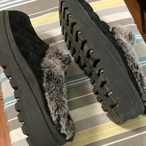 Skechers Black Faux Fur Lined Mules - Picture 3 of 4
